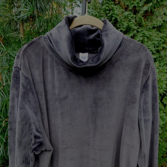 Le Verde Soft Stretchy Velour Turteneck Sweater With Ribbed Trim & Side Slits XL - Picture 2 of 3
